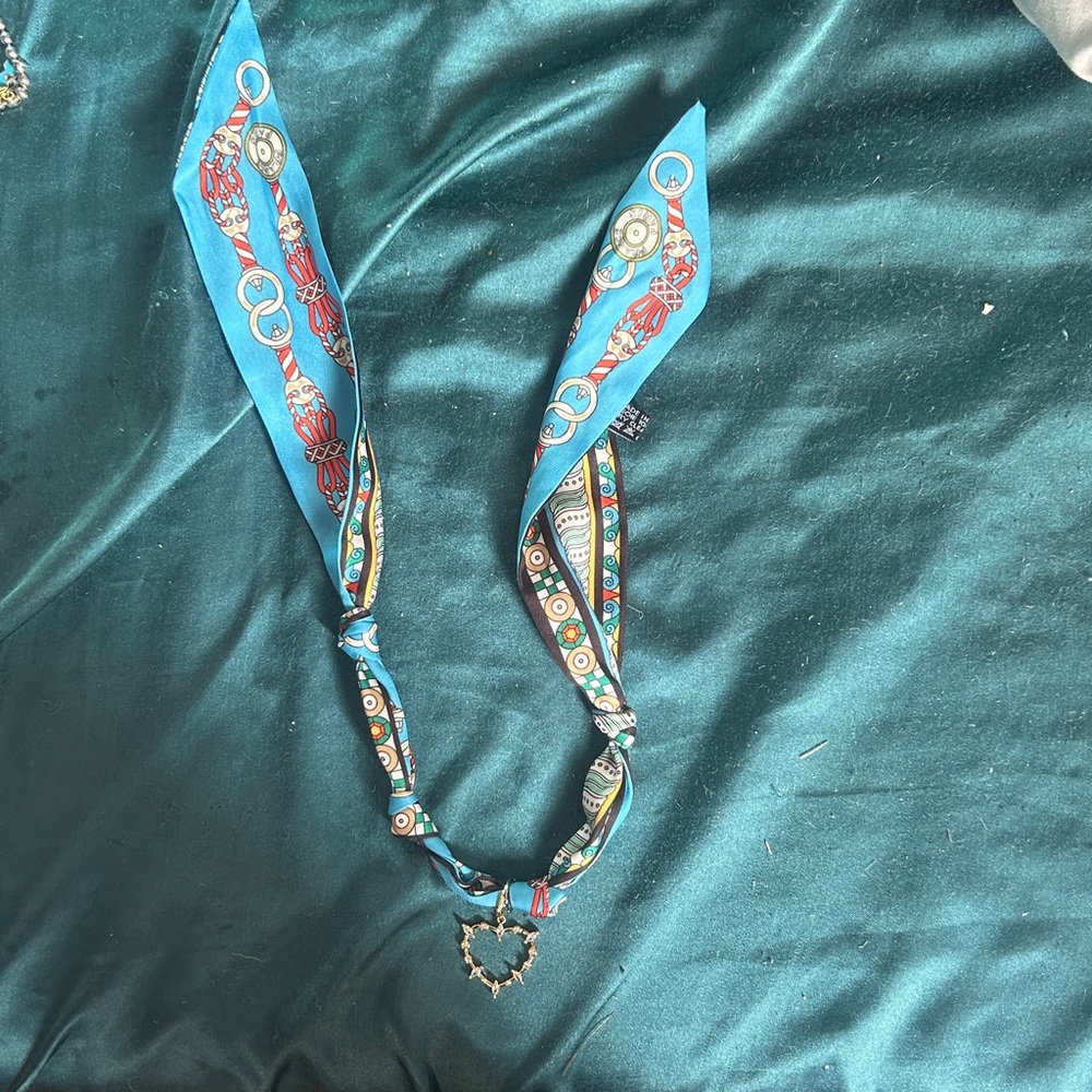 100% silk. Made in France. High quality scarf bracelet. With gold heart pendant! - Picture 16 of 16